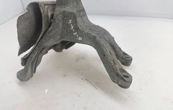 Audi A5 Sportback 8TA Engine mounting bracket 8K0199388