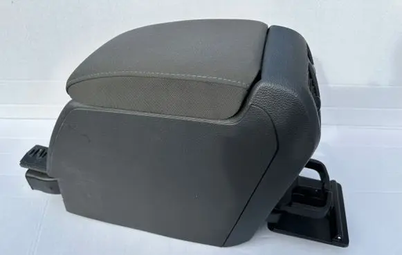 Volkswagen Golf V Cup holder front 