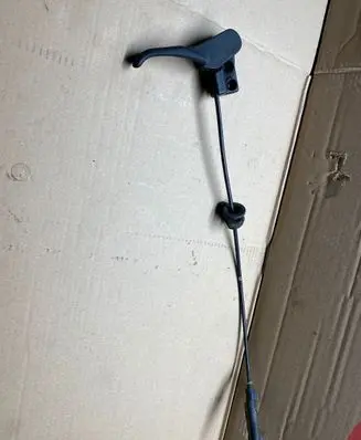 Volkswagen PASSAT B5 Engine bonnet (hood) release handle 3B1823533