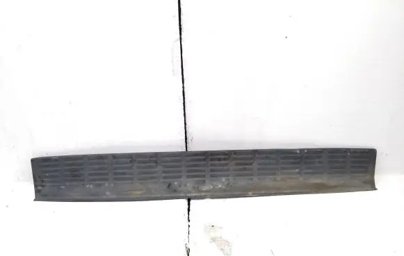 Rear bumper trim bar molding