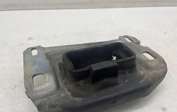 Peugeot 3008 II Engine mount bracket 9673768480