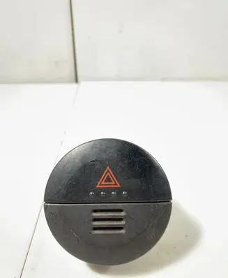 Nissan X-Trail T30 Hazard light switch 06016