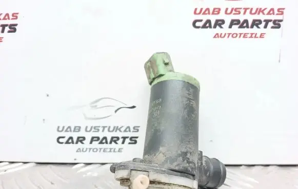 Volvo S40, V40 Windscreen/windshield washer pump 720301