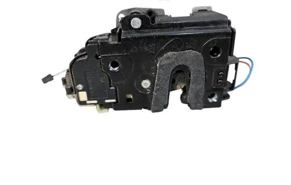 Volkswagen Polo IV 9N3 Front door lock 3B1837016CC 993019300