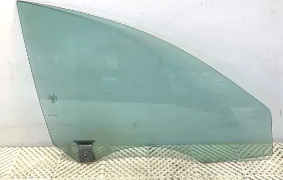 Mercedes-Benz CLA C117 X117 W117 Front door window glass four-door 