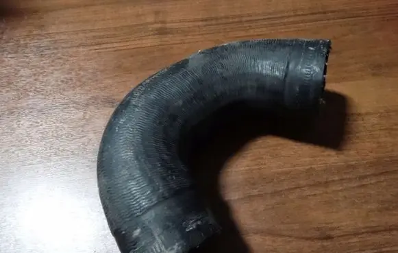 Audi Q7 4M Intercooler hose/pipe 4L0145972A4l