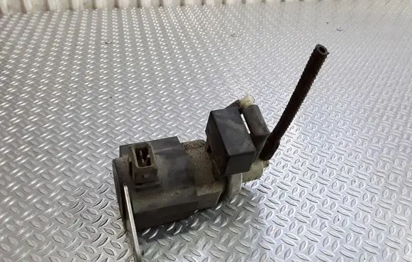 Audi A8 S8 D2 4D Turbo solenoid valve 057906629