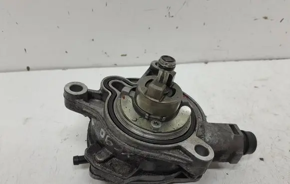 Volvo V70 Vacuum pump 31375107