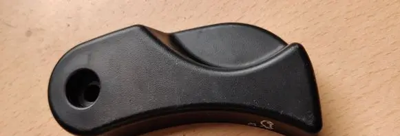 BMW 2 F46 Engine bonnet (hood) release handle 7309606