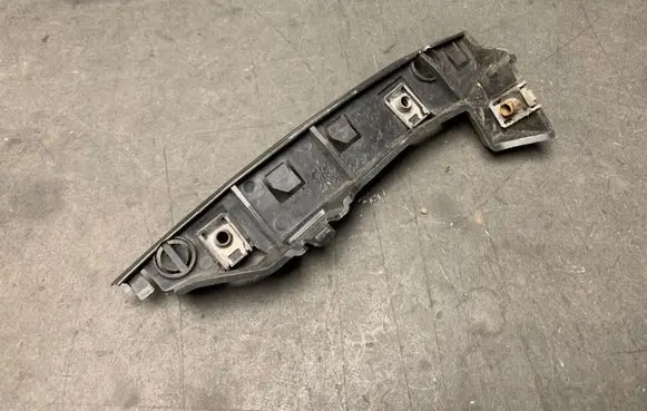 Citroen C4 II Fender mounting bracket 9687745680