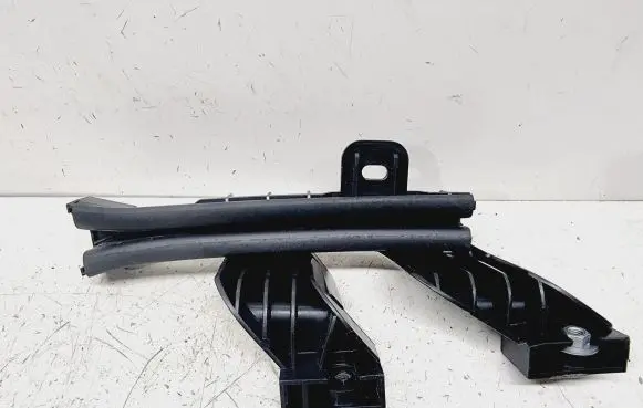 Peugeot 5008 II Front door windshield rail 9811414380