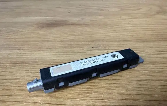 Skoda Octavia Mk2 (1Z) Aerial antenna amplifier 5L6035577A