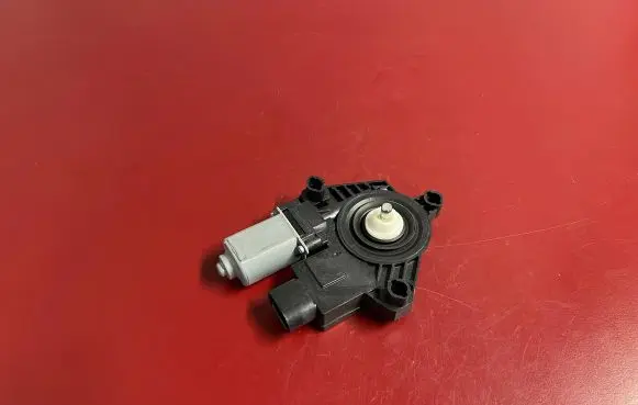 BMW X3 G01 Front door window regulator motor 7457249