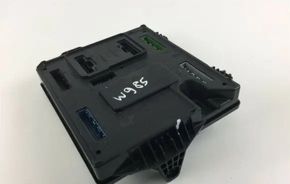 Renault Megane III Fuse box set 284B18225R W985