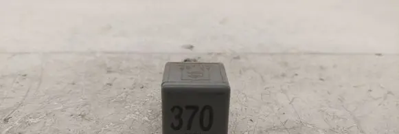 Volkswagen PASSAT B5 Other relay 8D0951253 V23134J52X300