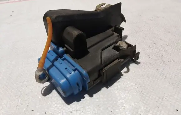 Audi A4 S4 B5 8D Rear door lock 8D0839016A
