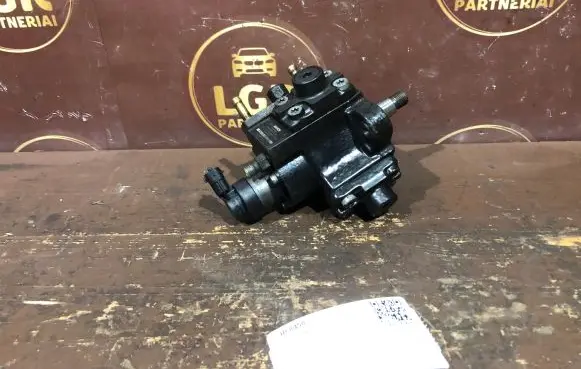 Opel Vectra C Fuel injection high pressure pump 55352882