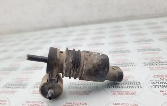 Volkswagen PASSAT B5.5 Windscreen/windshield washer pump