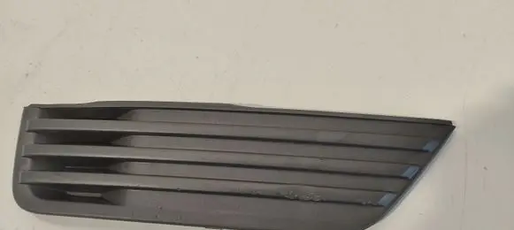 Ford Focus Front bumper lower grill 4M5119952BE DN13698N