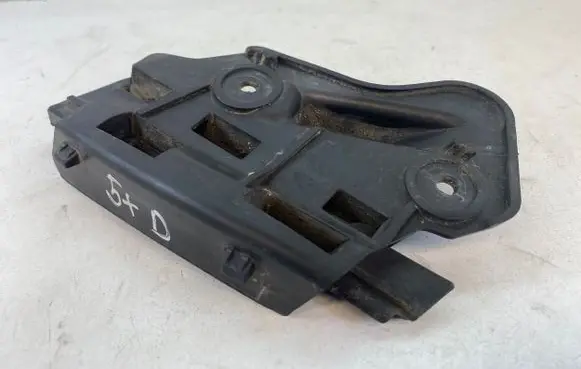 Volkswagen Golf Plus Front bumper mounting bracket 5M0807184