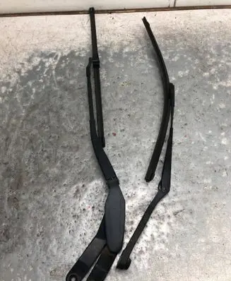 Mercedes-Benz E W212 Front wiper blade arm A2128200944BILI A2128201344