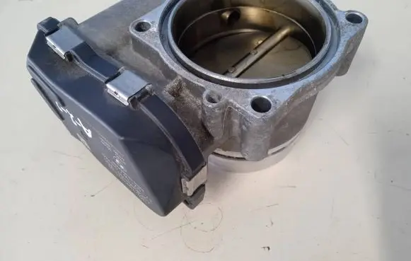 BMW 5 F10 F11 Throttle valve 7597871
