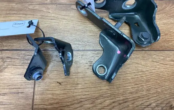 Ford Escape IV Front door lower hinge zawiasppesc