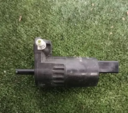 Opel Astra K Windscreen/windshield washer pump 13349273
