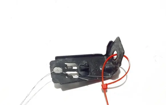 Volvo V60 Fender mounting bracket 31651845