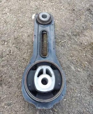 Mitsubishi Outlander Engine mount bracket