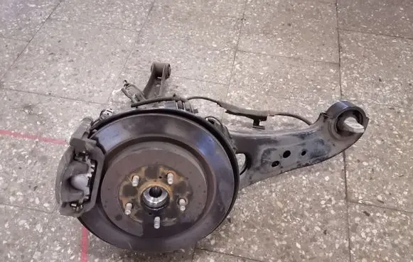 Rear wheel hub spindle/knuckle