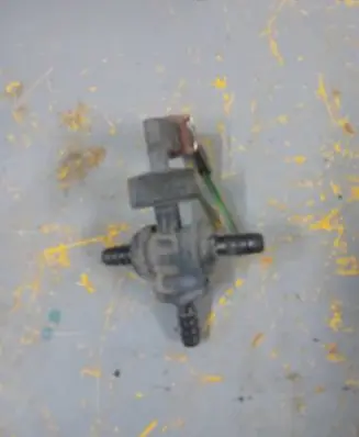 Volvo S60 Valve vacuum 30645493