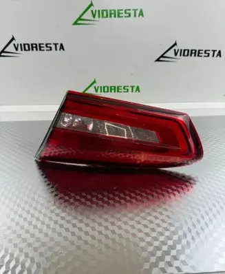 Tailgate rear/tail lights