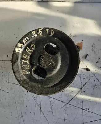 Mitsubishi Pajero Power steering pump