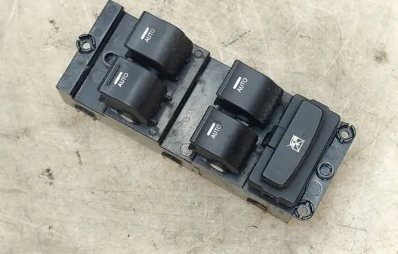 Hyundai i40 Electric window control switch 935703Z000 39R4901000 20172240025