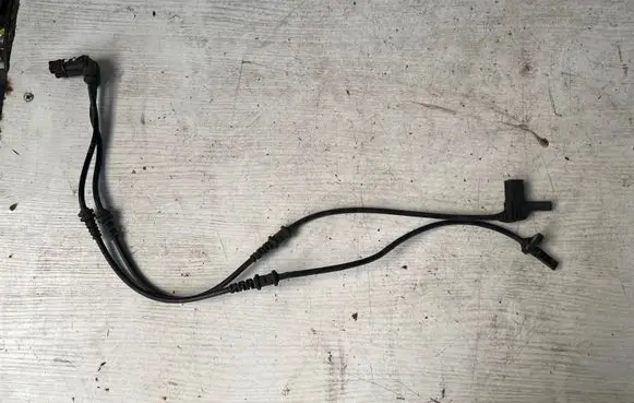 Mercedes-Benz A W169 ABS brake wheel speed sensor A1695401117