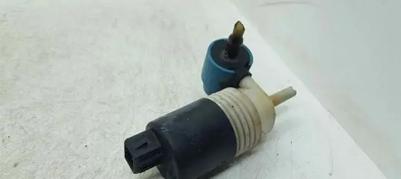 Volkswagen Golf III Windscreen/windshield washer pump 1h6955651