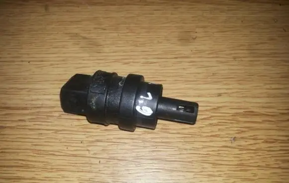 Skoda Octavia Mk1 (1U) Intake air temperature sensor 028906081