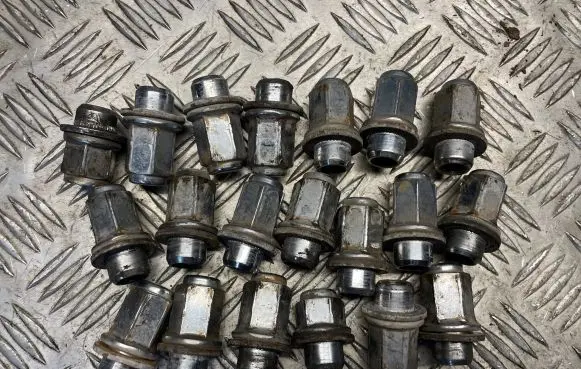 Toyota RAV 4 (XA20) Nuts/bolts 