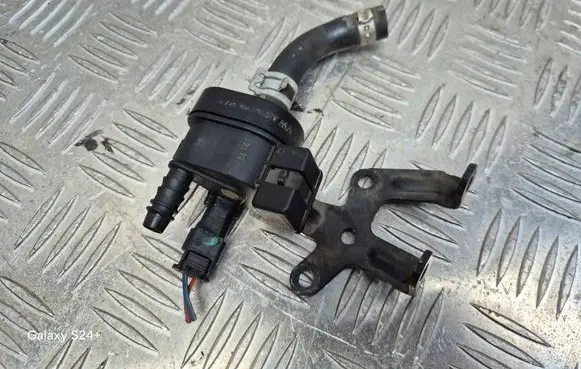 Volkswagen Golf VII Vacuum valve 06H906517T