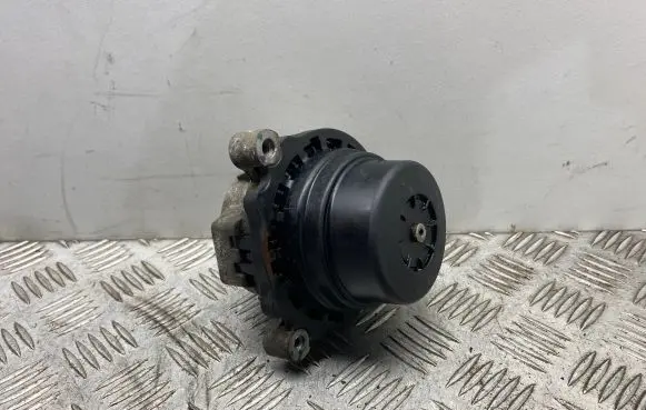 BMW 4 F32 F33 Engine mount bracket 6787663