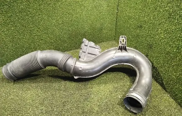 Opel Vivaro Air intake duct part H8201487353 1105221S01