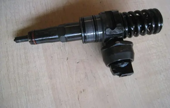 Skoda Octavia Mk2 (1Z) Fuel injector 038130073AQ 0414720213