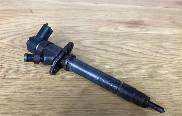 Volvo XC70 Fuel injector 8658352