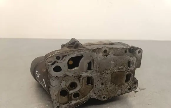 BMW X3 F25 Oil filter mounting bracket 70377355 8507627