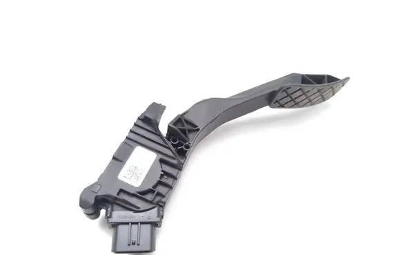 Accelerator throttle pedal