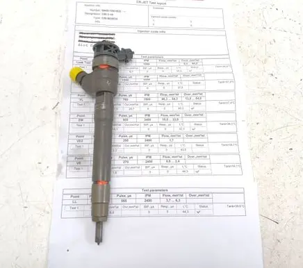 Opel Vivaro Fuel injector 0445110414