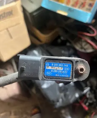 Renault Espace - Grand espace IV Air pressure sensor 0281002740 8200292433