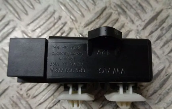 Seat Ibiza IV (6J,6P) Seat heating relay 6R0959772A