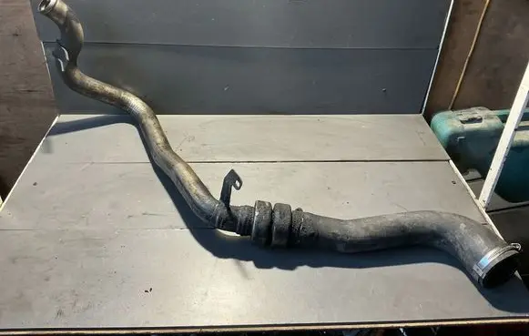 Land Rover Freelander 2 - LR2 Intercooler hose/pipe 